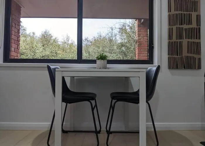Adorable 1 Bedroom Private Apartment