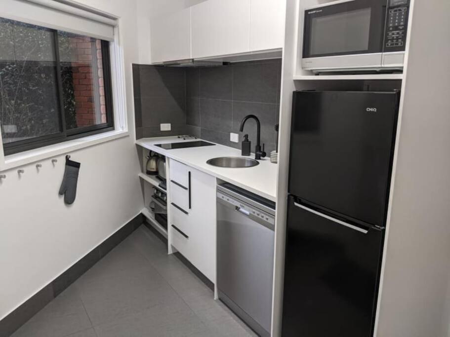 Adorable 1 Bedroom Private Holiday home Bright