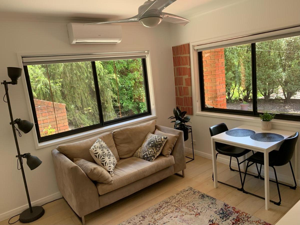 Adorable 1 Bedroom Private *