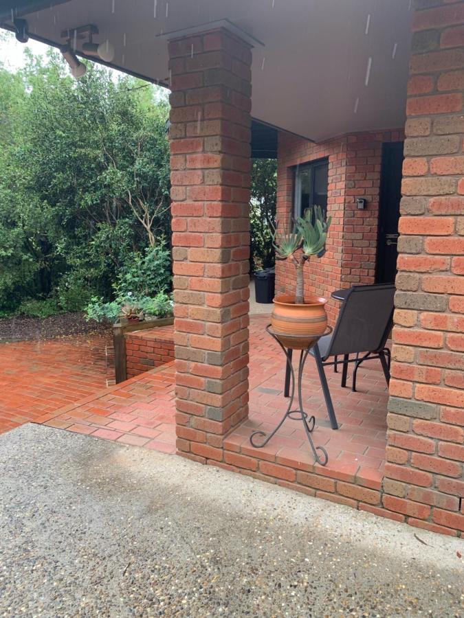 Adorable 1 Bedroom Private Bright